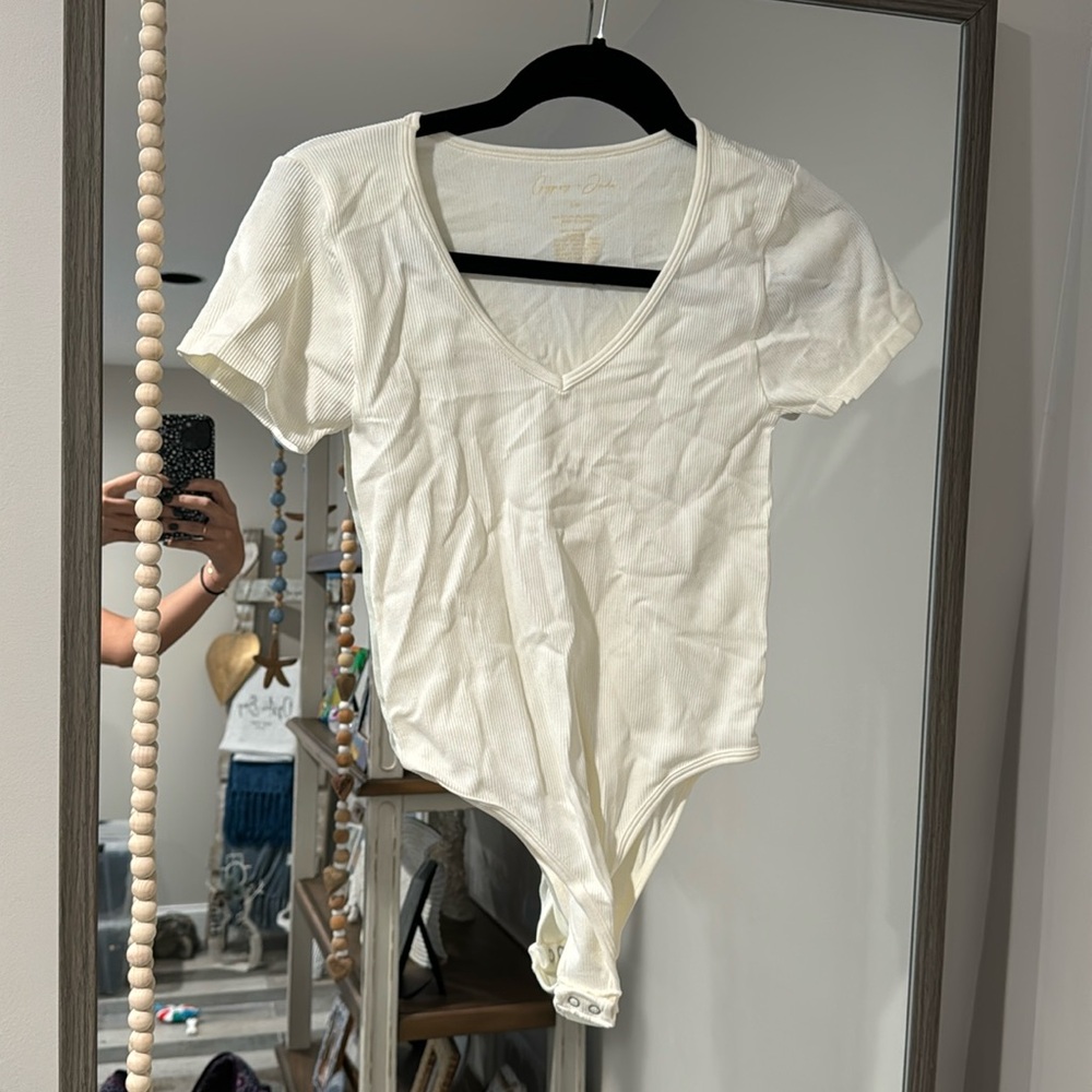 White stretchy t shirt bodysuit size S/M